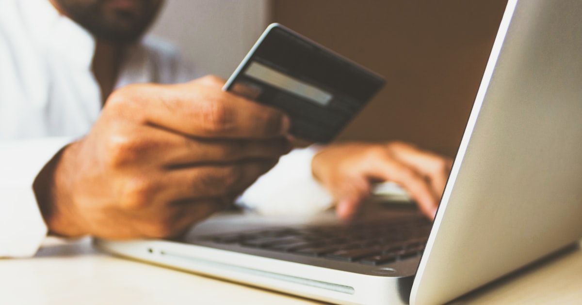 How to Turn Website Visitors Into Paying Customers